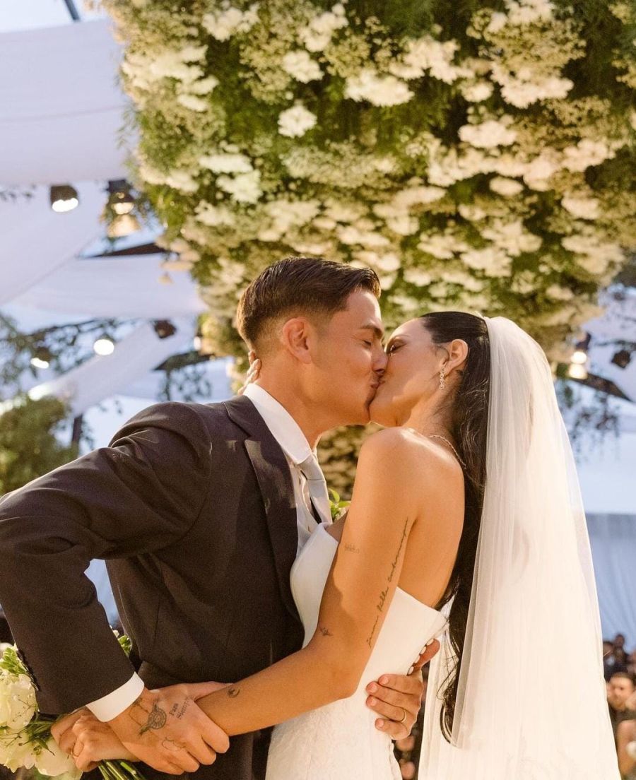 Oriana Sabatini y Paulo Dybala en su casamiento