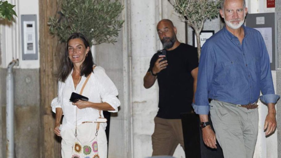 La foto actuada de Felipe VI y Letizia Ortiz cenando: uno de los acuerdos  para salvar el matrimonio real | Caras