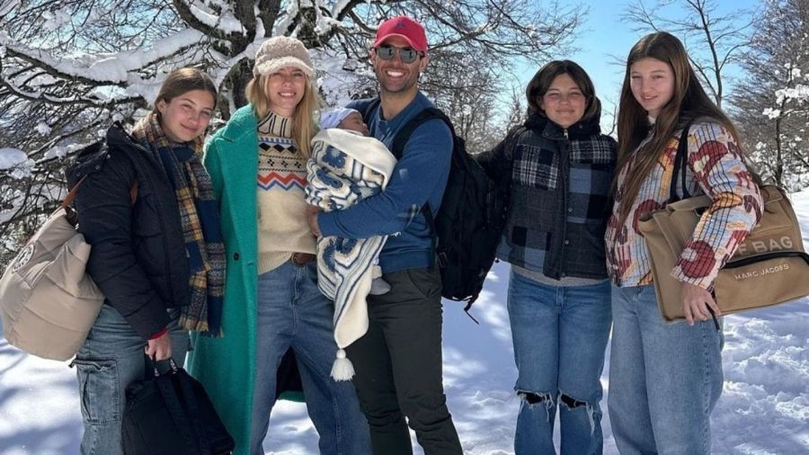 Nicole Neumann y su familia en San Martín de los Andes. 