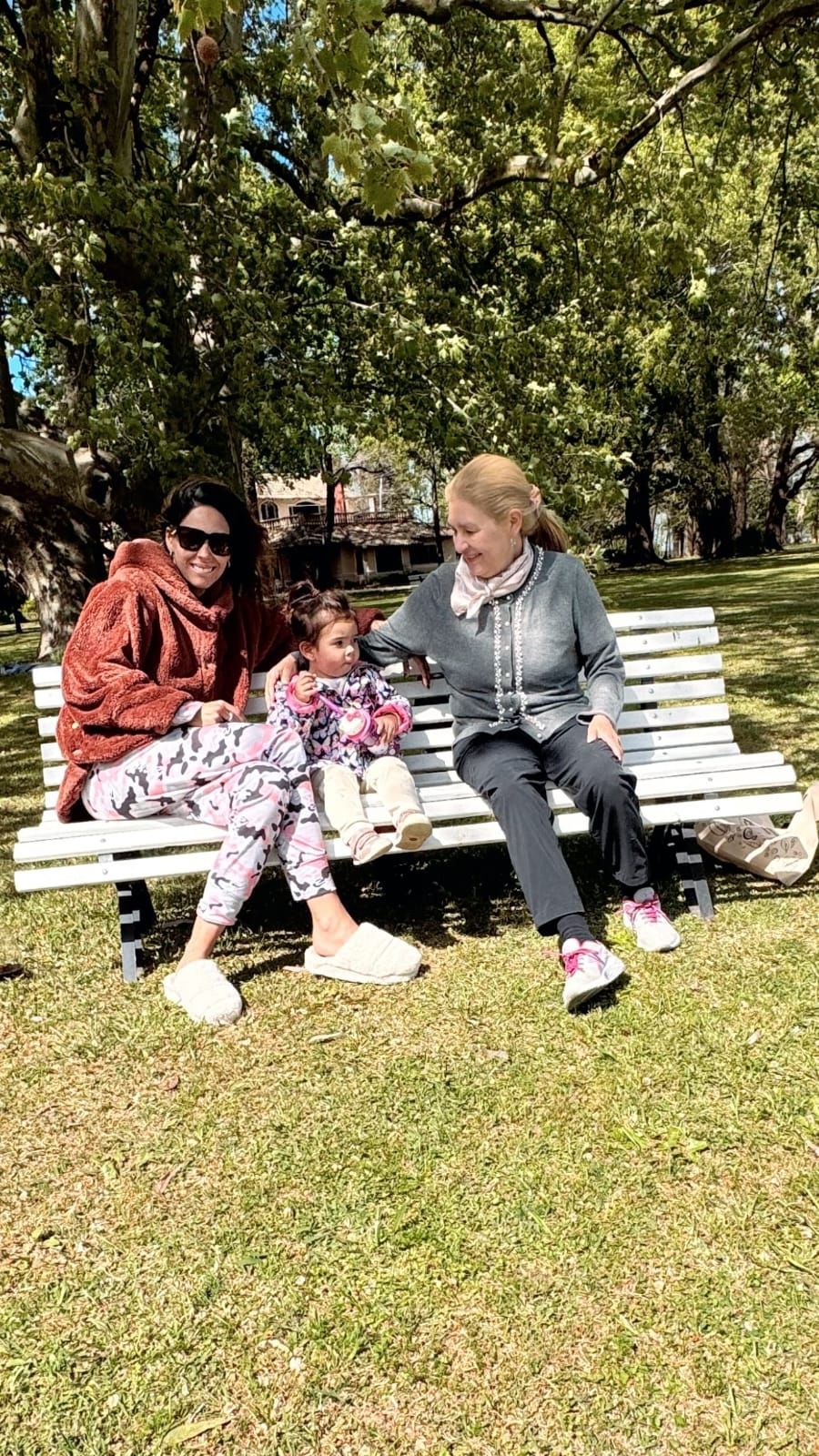 Sarah Burlando, Barby Franco y su madre, Verónica.