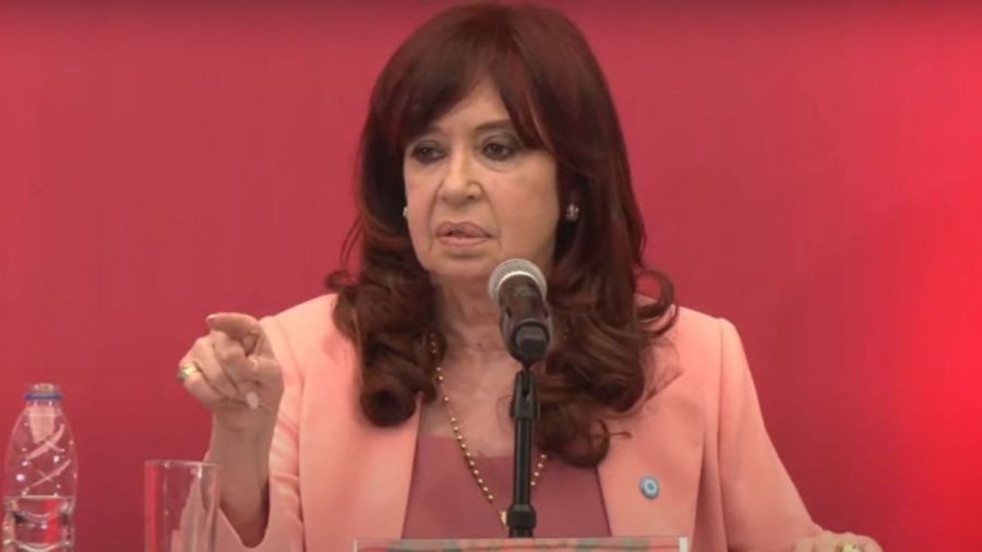 Cristina Kirchner se lanzó para dirigir el PJ nacional.