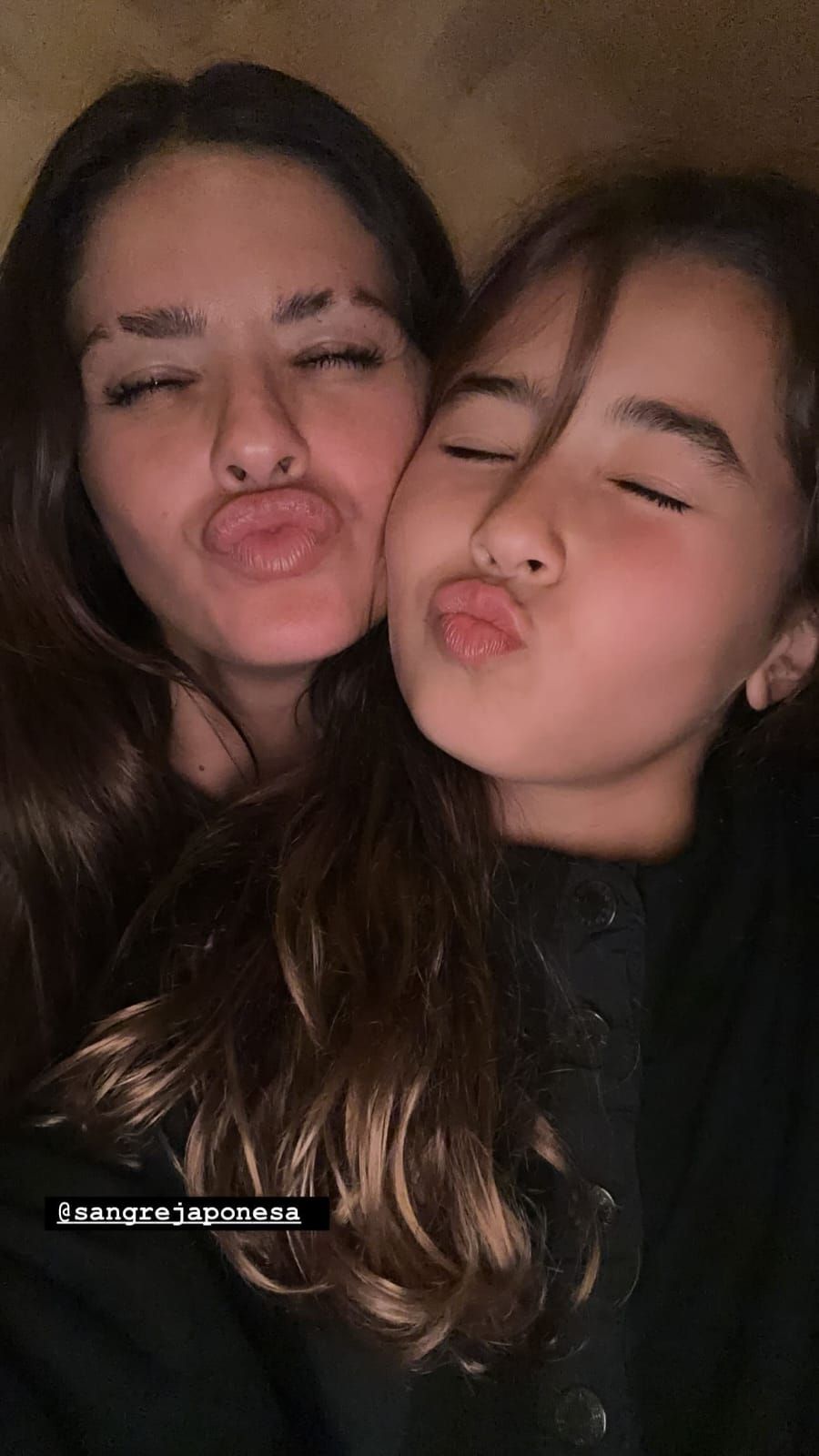 Rufina Cabré y la China Suárez, la segunda historia del nuevo Instagram de la adolescente. 