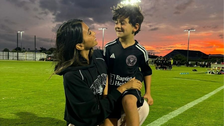 Antonela Roccuzzo y Ciro Messi. 