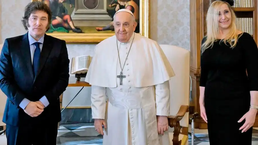 El Presidente estuvo en el Vaticano en febrero de 2024 junto a su hermana Karina.