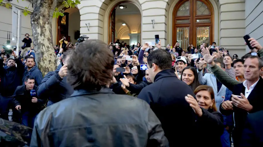 Javier Milei votó en Almagro.