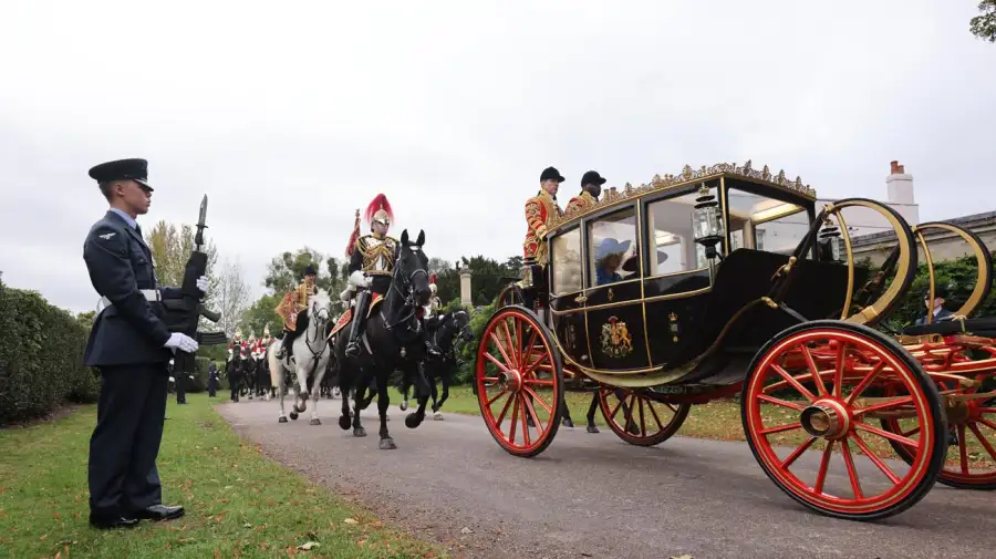 Trump y su esposa Melania en un carruaje en el castillo de Windsor