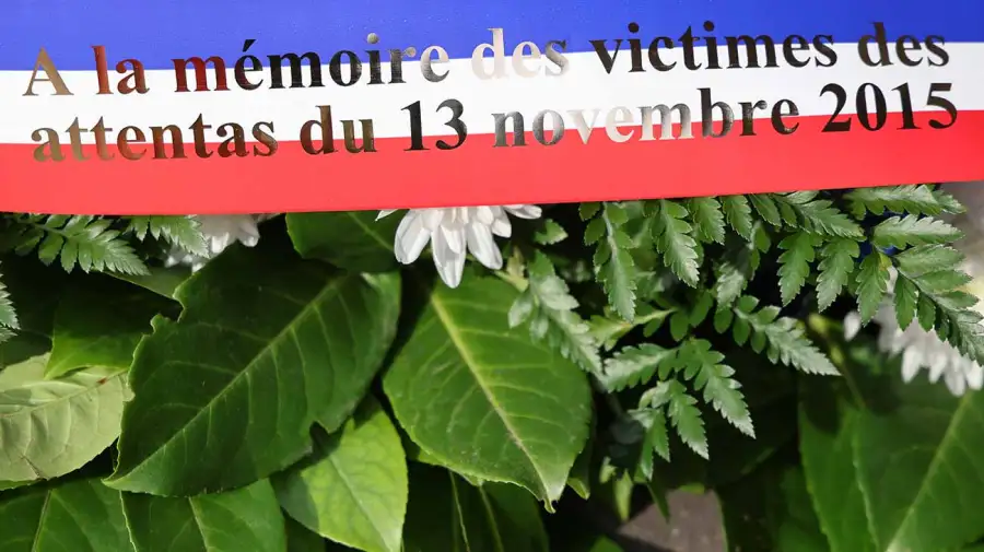 Homenaje a las víctimas del terrorismo en París