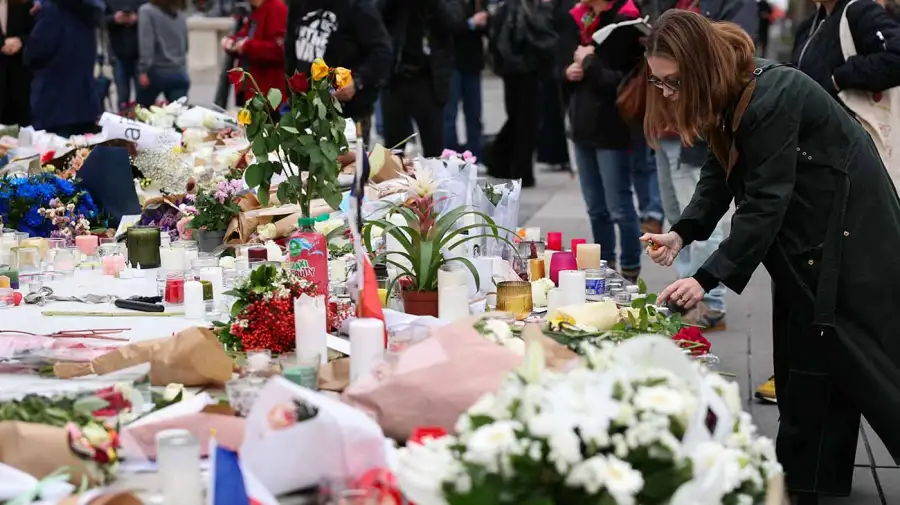 Homenaje a las víctimas de los atentados del 13N en París