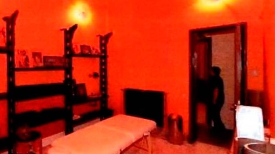 Salón de masajes del departamento parisino de Jeffrey Epstein