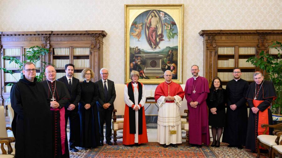 La primera mujer al frente de la Iglesia Anglicana fue recibida por las altas jerarquías de la Iglesia Católica.