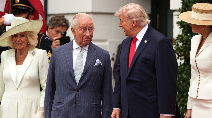 Los reyes Camila y Carlos de Inglaterra junto al presidente de Estados Unidos, Donald Trump, y su esposa Melania