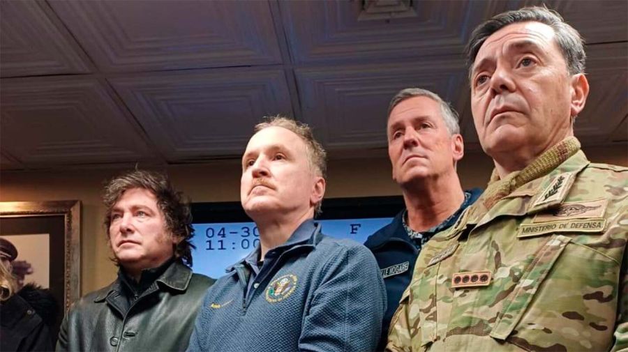 Milei junto al l ministro de Defensa, Carlos Presti y el embajador de EE.UU., Peter Lamelas.