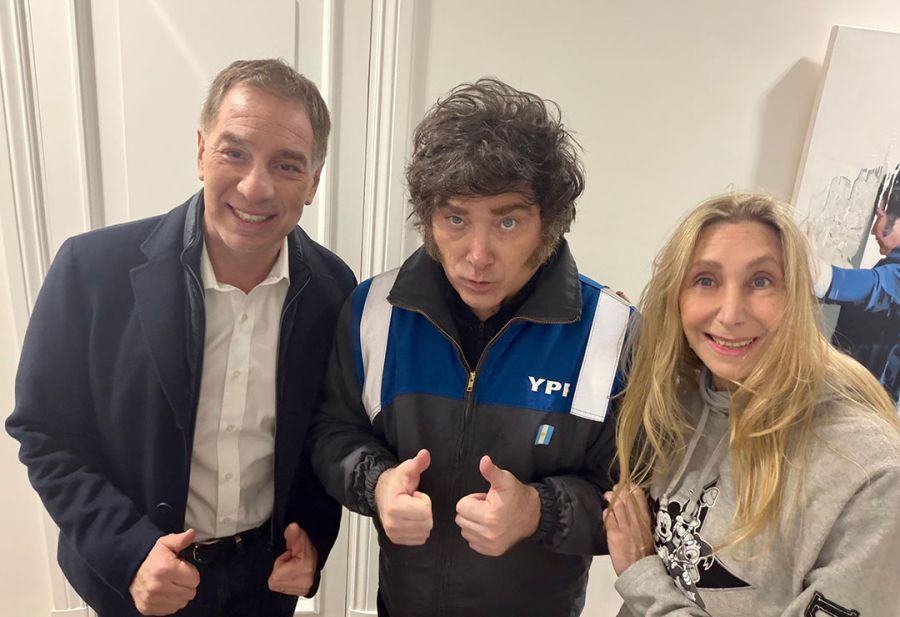Diego Santilli junto a Javier y Karina Milei