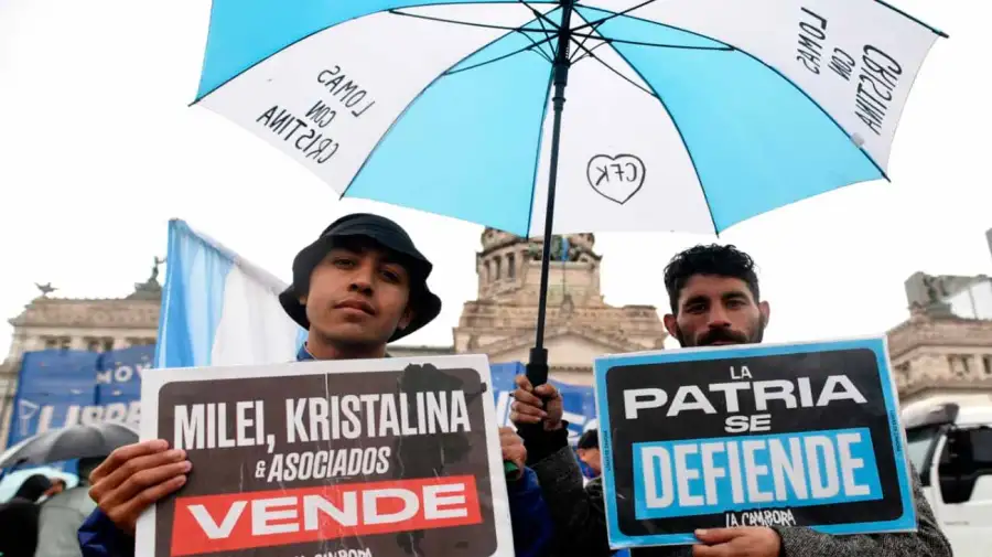 https://fotos.perfil.com/media///images/large/2026/08/06/congreso-manifestacion-por-la-ley-de-tierras-06082026-2298984.jpg?webp