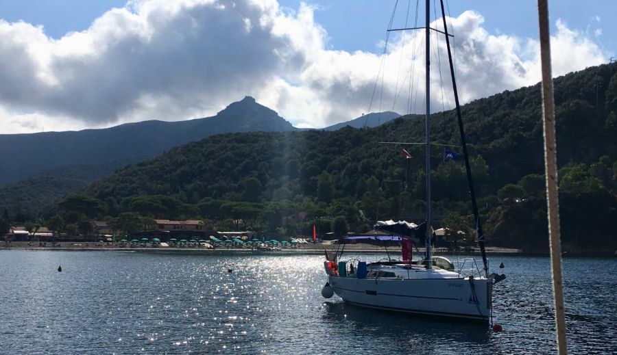 0529 La isla de Elba, donde navegar en yate es costumbre