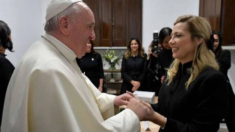 El Papa Francisco y Fabiola Yañez
