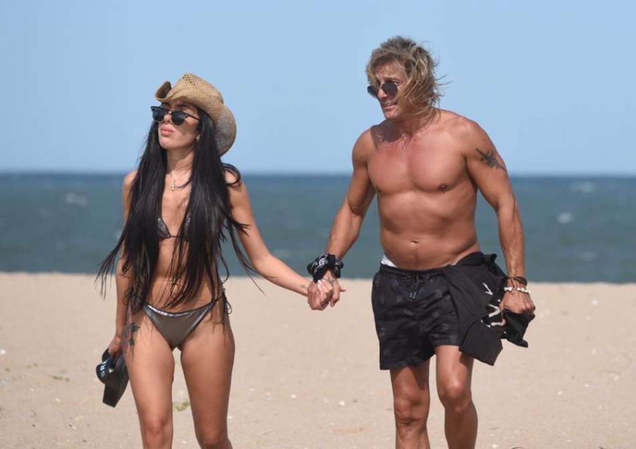 Claudio Paul Caniggia y Sofía Bonelli, apasionados en Punta del Este: a puro chape en la playa 