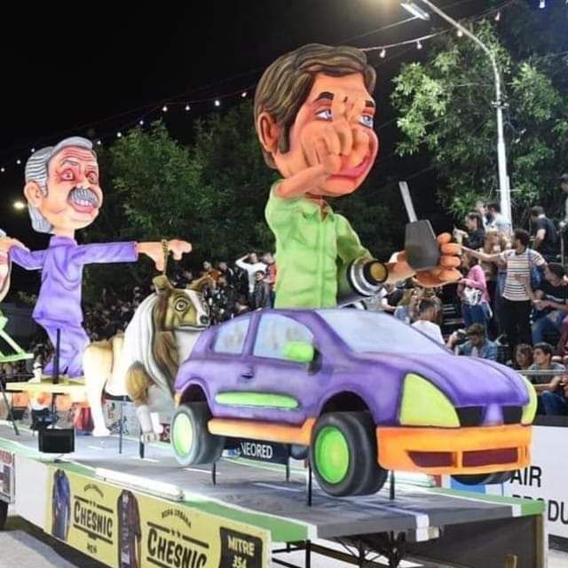Las carrozas de Alberto Fernández y Kicillof