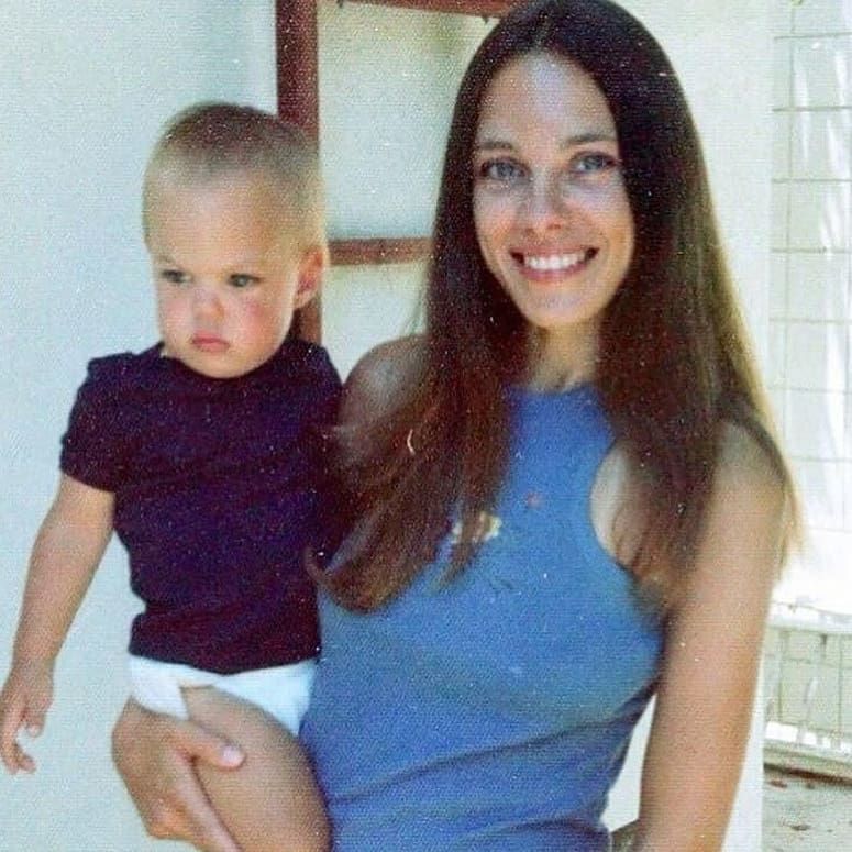 Angelina Jolie y su mamá