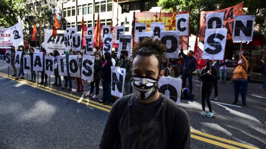La izquierda, docentes y residentes de hospitales protestan contra la Emergencia Económica porteña 20200507