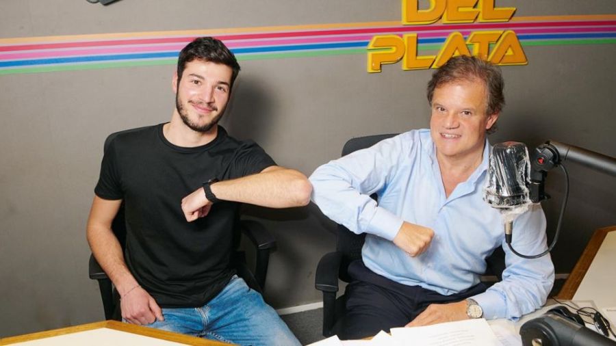 El hijo de Débora Pérez Volpin debutó en radio con “Quique” Sacco