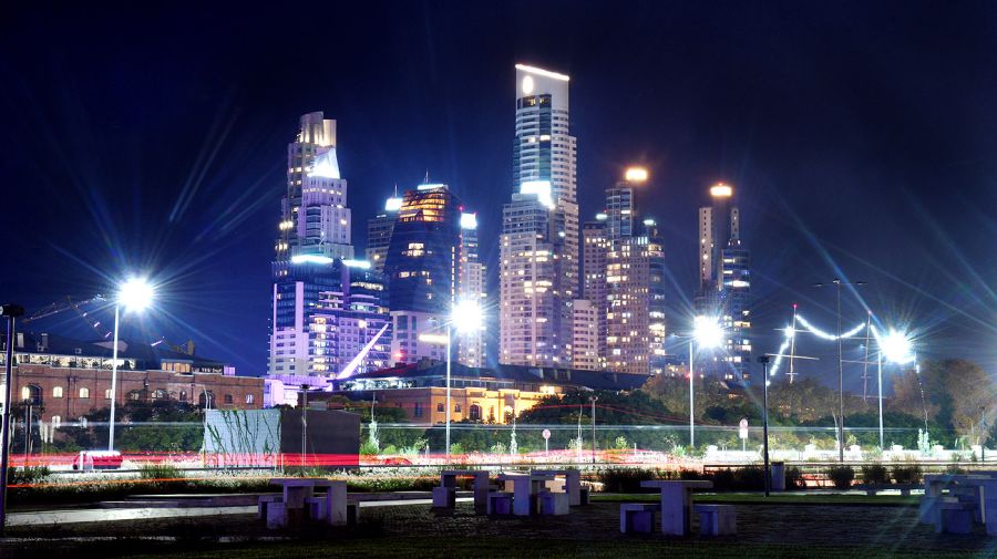 Vistas nocturnas de la Ciudad en cuarentena segunda 20200625