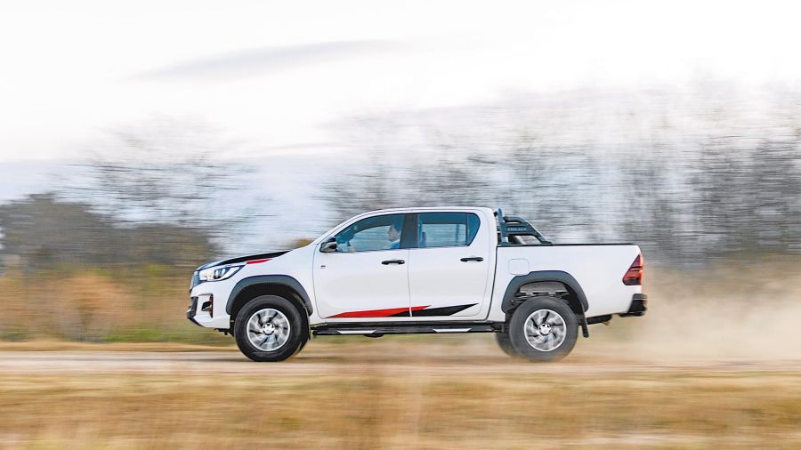 COMPARATIVO / VOLKSWAGEN AMAROK 3.0 V6 BLACK STYLE-TOYOTA HILUX 4.0 V6 GR SPORT