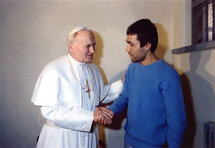 El Papa Juan Pablo II con Ali Agca