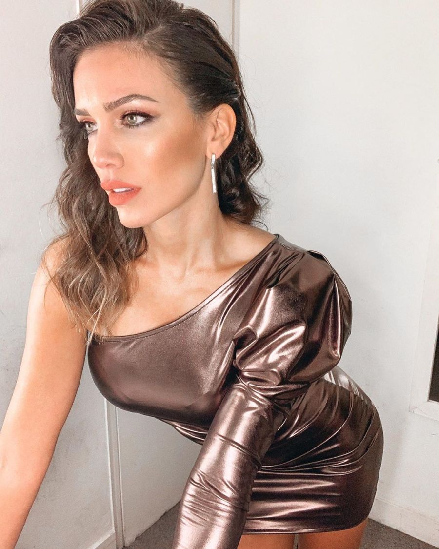 Rocío Robles impactó con su look metalizado