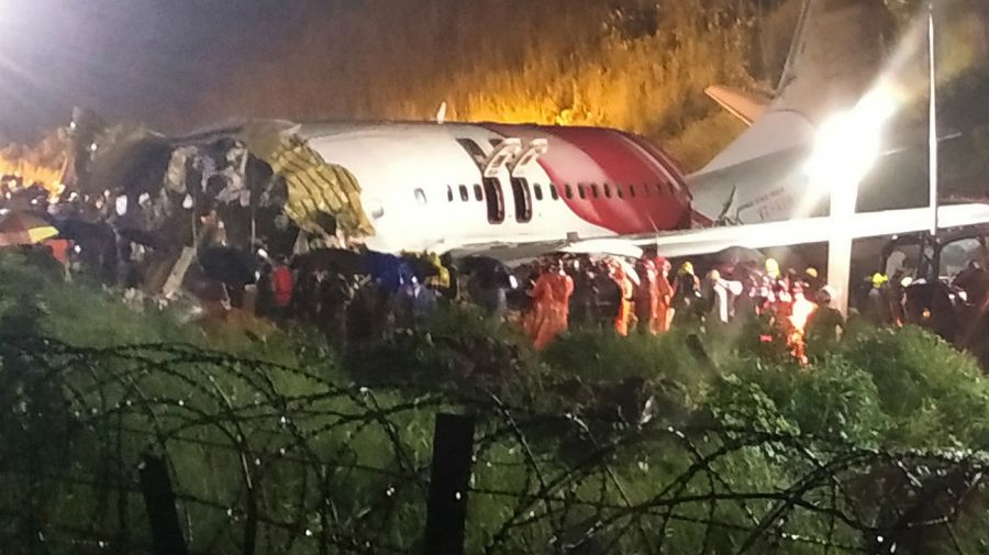 Tragedia aérea en India. 17 personas murieron.