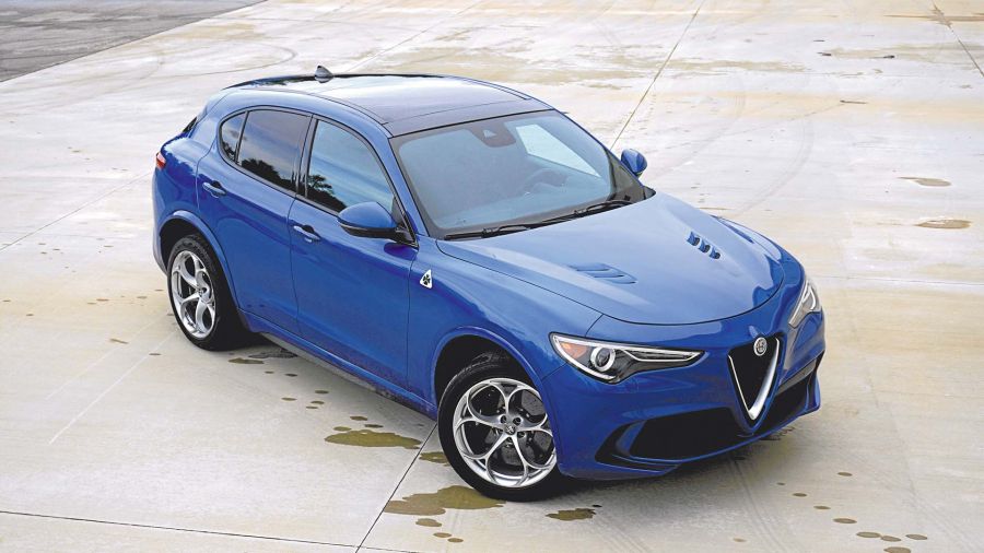 Alfa Romeo Stelvio Quadrifoglio: motores, equipamiento y precios - Carnovo