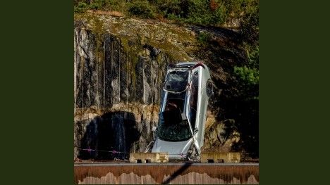 Volvo arroja autos desde 30 metros