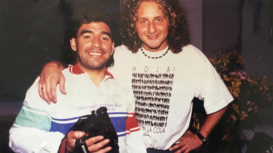 Diego Maradona con el periodista Sergio Hendler.
