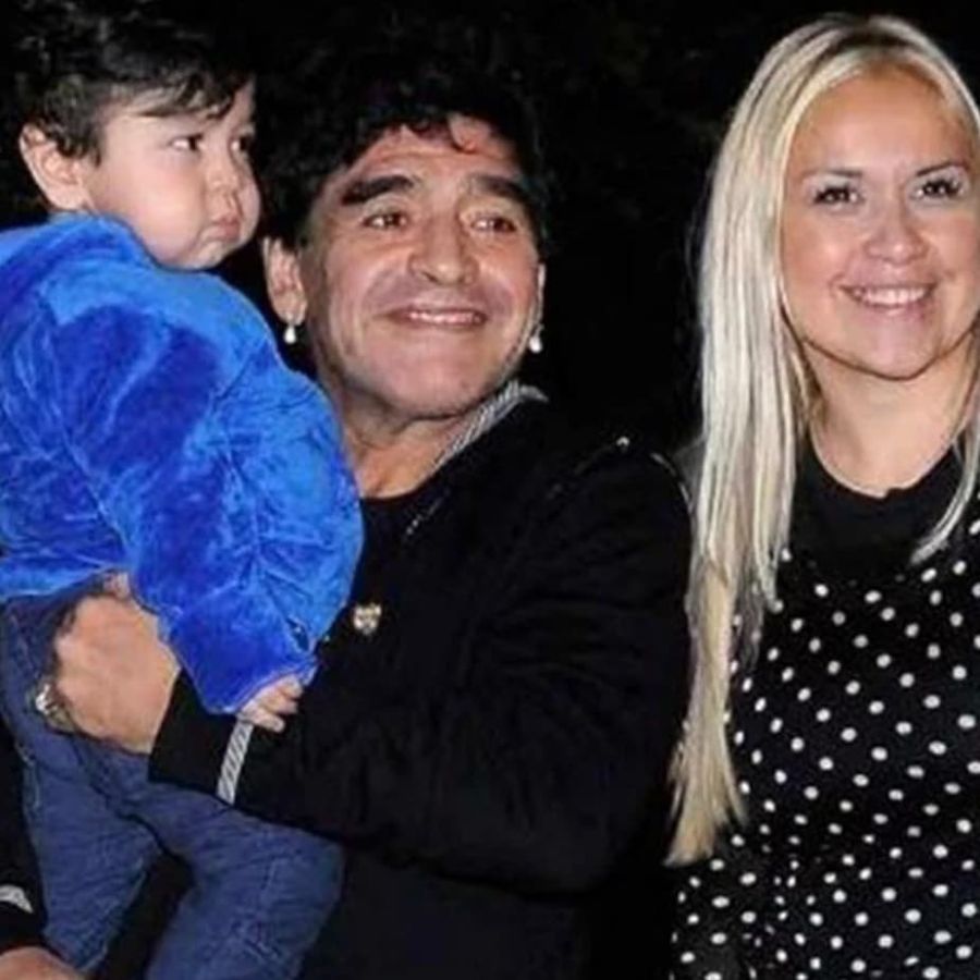 Murió Diego Maradona: la historia de sus grandes amores