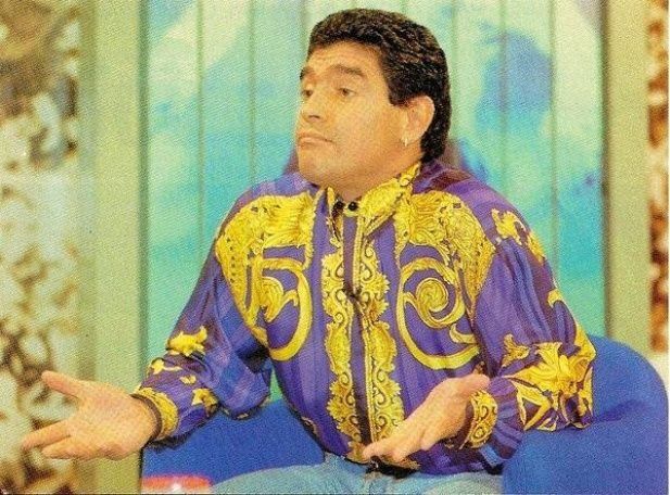 Todas las veces que Diego Maradona vistió Versace