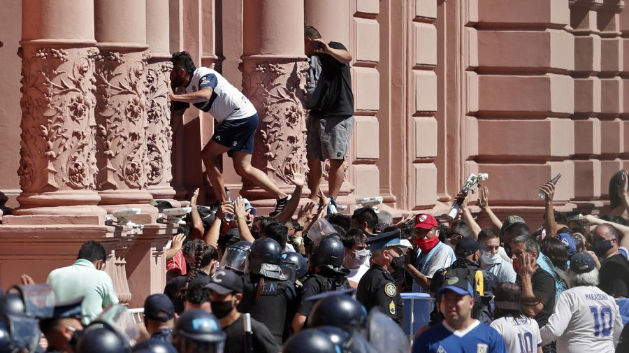 casa rosada maradona chaos