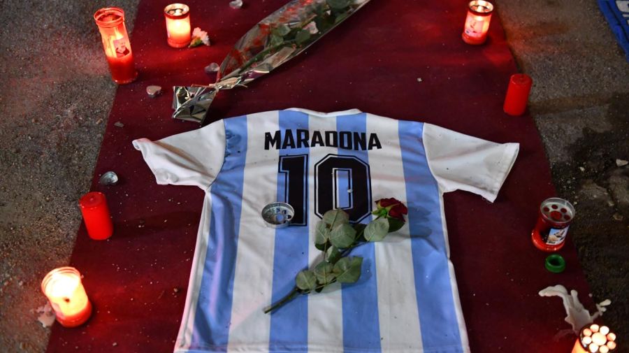Homenaje a Diego Maradona en Nápoles 20201130
