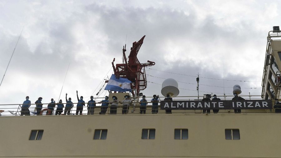 Dieron inicio a la Campaña Antártica de Verano 2020-2021. Rompehielos ARA Almirante Irízar.