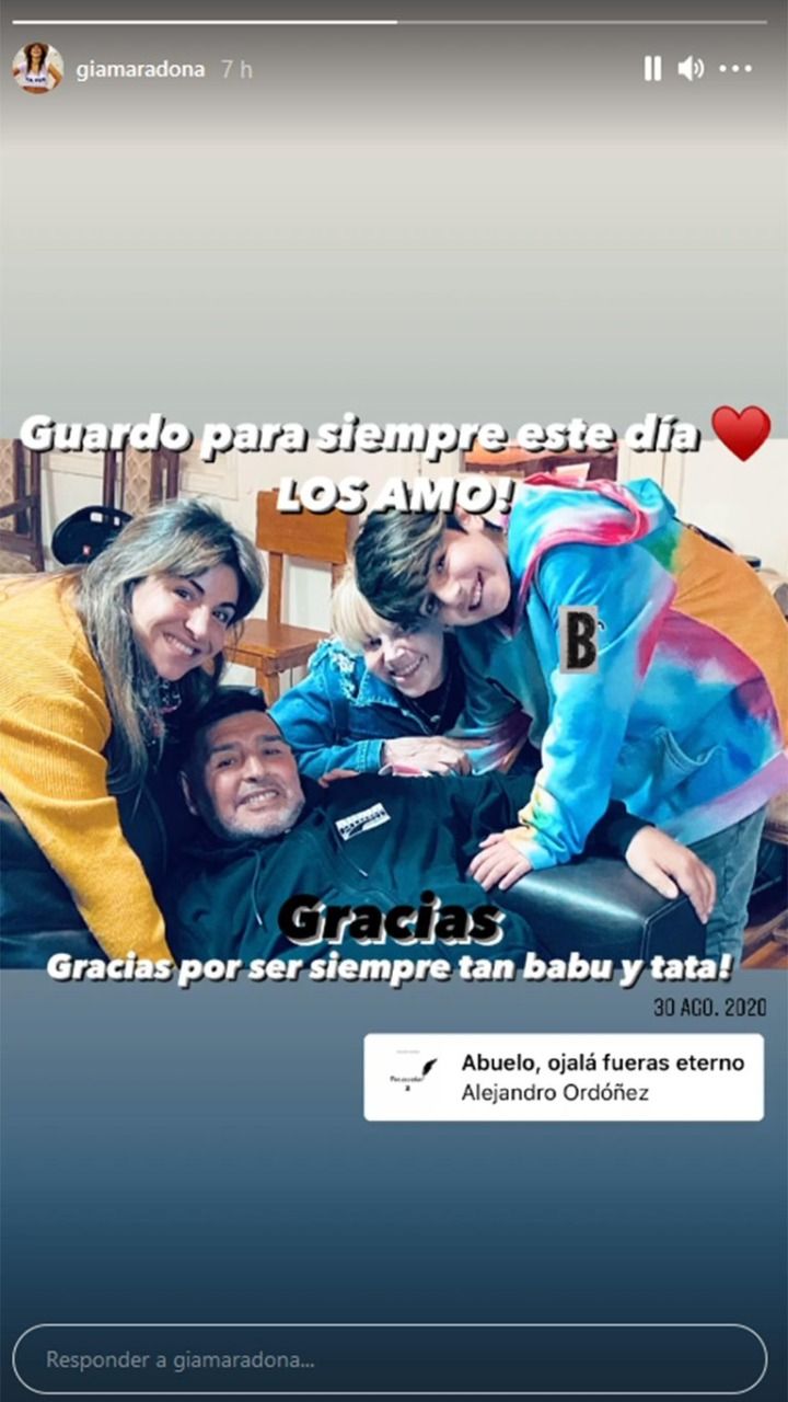 Gianinna Maradona compartió la última foto de Claudia Villafañe y Diego juntos