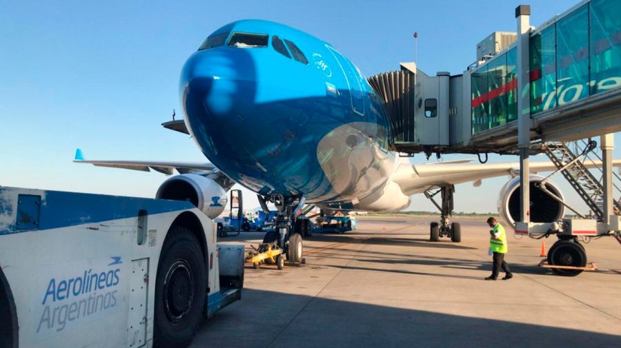 El avión despegó del Aeropuerto Internacional de Ezeiza a las 19:56 del martes.