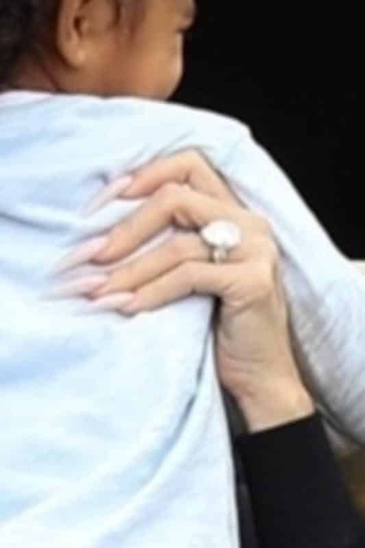 Khloé Kardashian luce su anillo de compromiso con Tristan Thompson