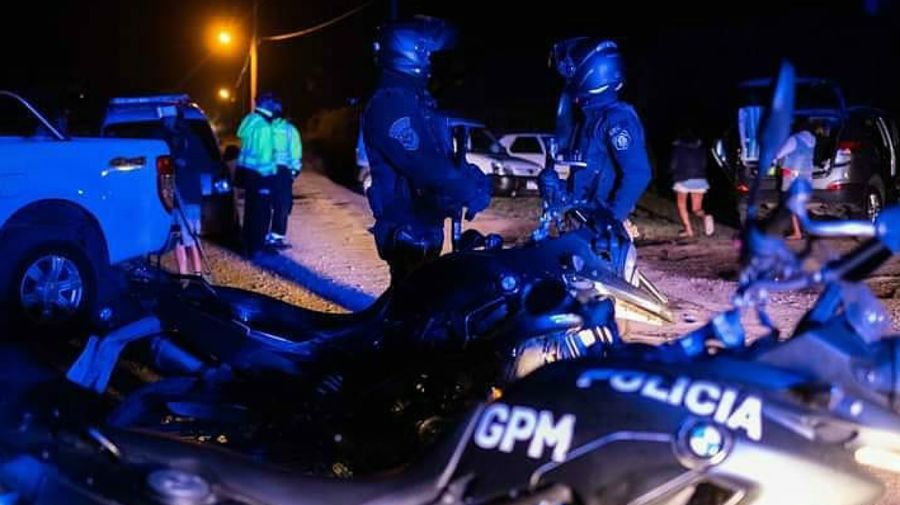 La policía desbarató 19 fiestas clandestinas en Mar del Plata.
