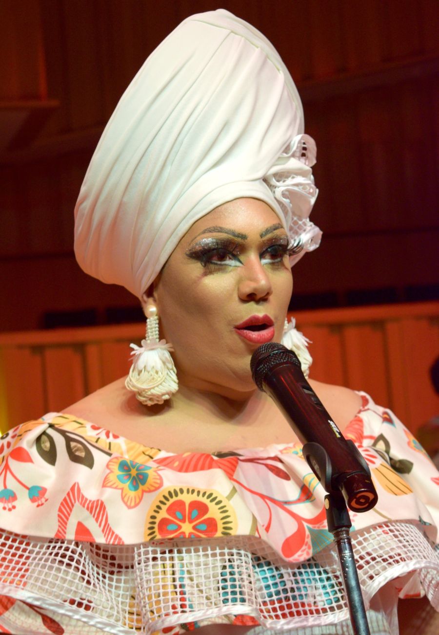 Amal, la drag queen que es la nueva reina del bolero 