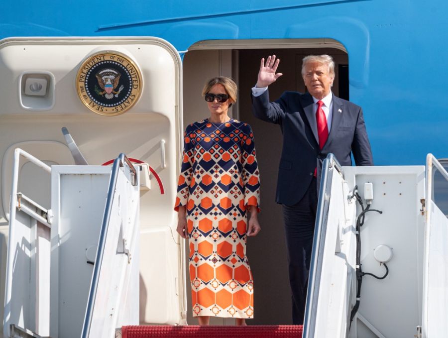 De luto: Así fue el look de Melania Trump para despedirse de la Casa Blanca