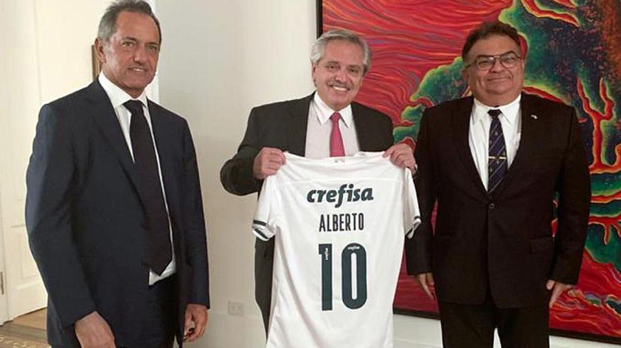 El presidente Alberto Fernández, junto al secretario de Asuntos Estratégicos de Brasil (SAE) Flavio Viana Rocha, y el embajador Daniel Scioli.