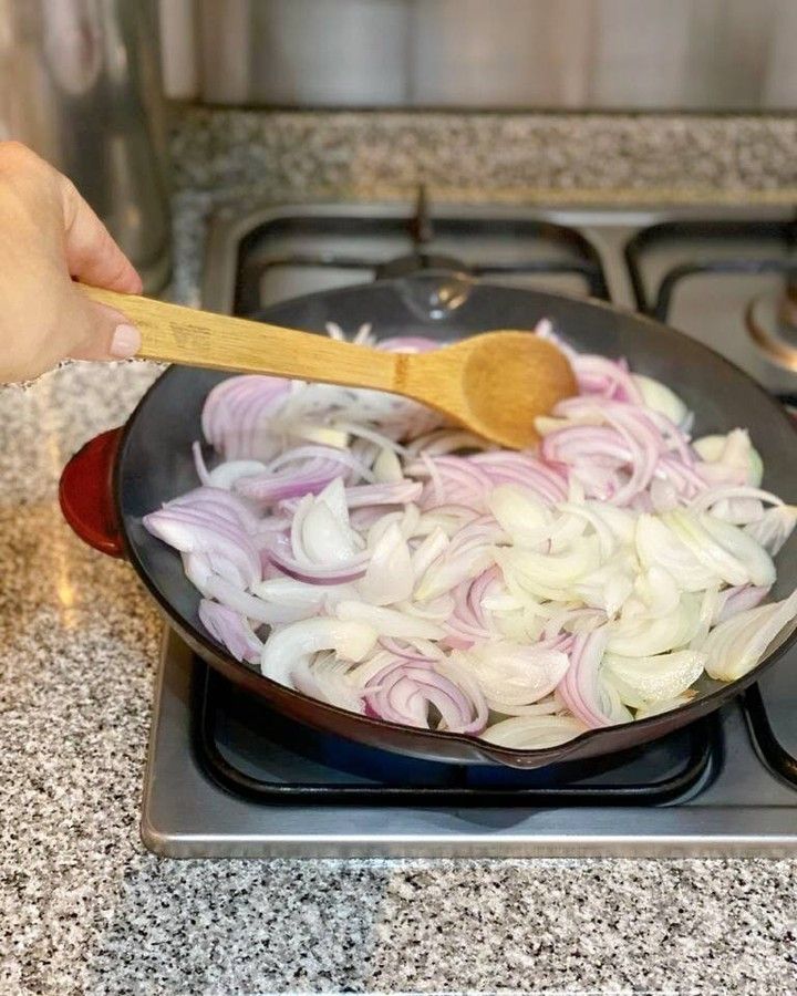 Jimena Monteverde te enseña a preparar pizza fugazzeta rellena 