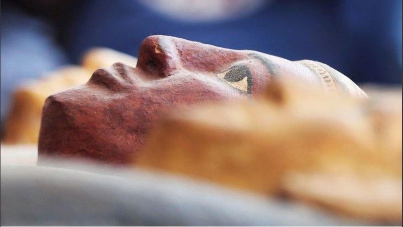 Asombroso: mirá la extraña momia de barro que descubrieron en Egipto