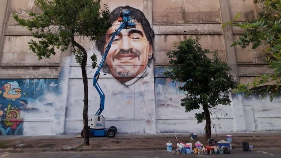 Inauguran mural de Maradona en La Boca