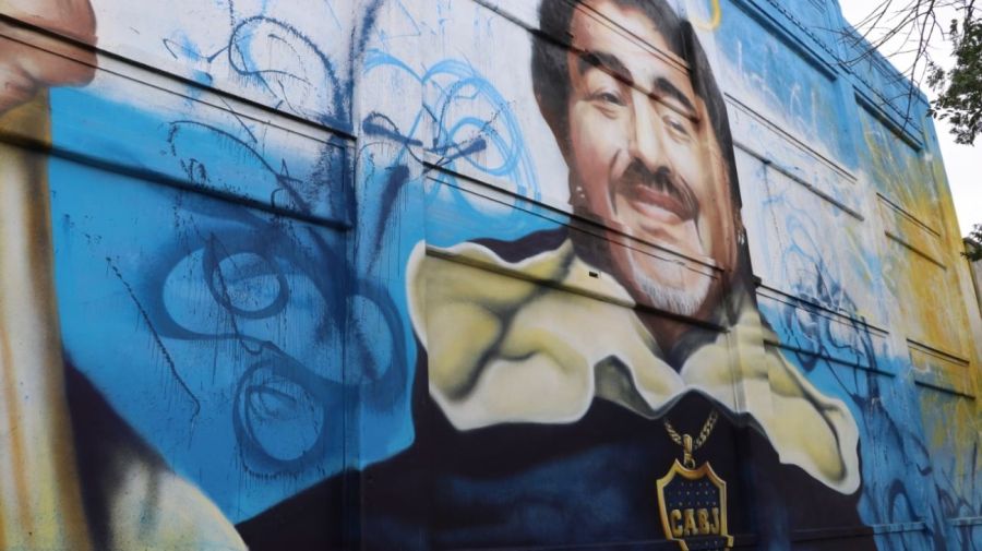 Inauguran mural de Maradona en La Boca