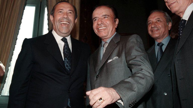 Así es el anillo de Carlos Menem que revolucionó a toda la Argentina